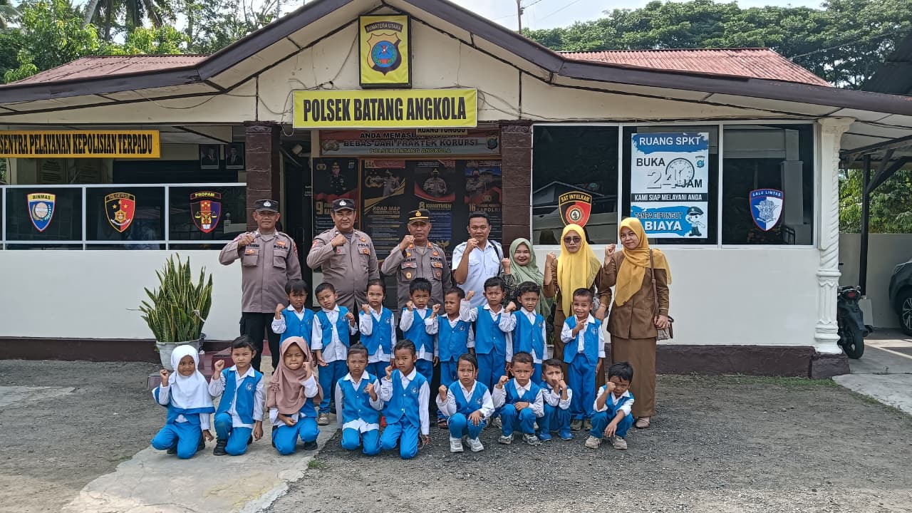 Kunjungan Ke Kantor Polsek Batang Angkola dengan program "Polisi Sahabat Anak"
