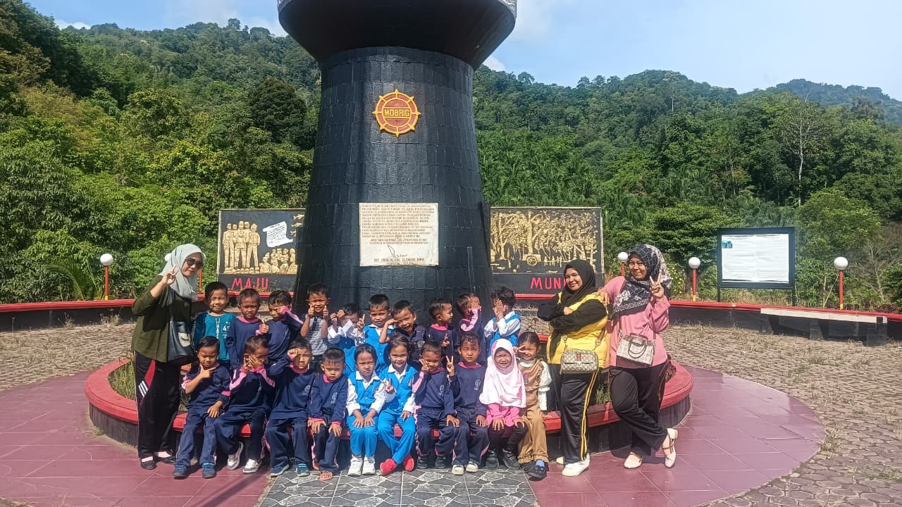 Kunjungan Ke Monumen Benteng Huraba